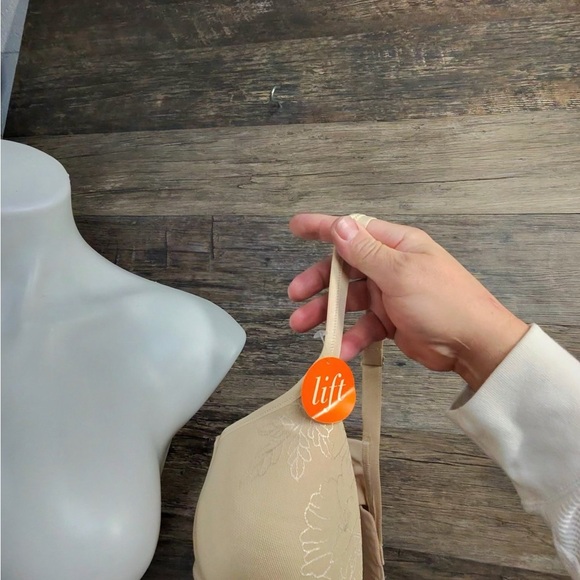 Warner's Beige Lift Bra with Floral Design - Picture 6 of 6